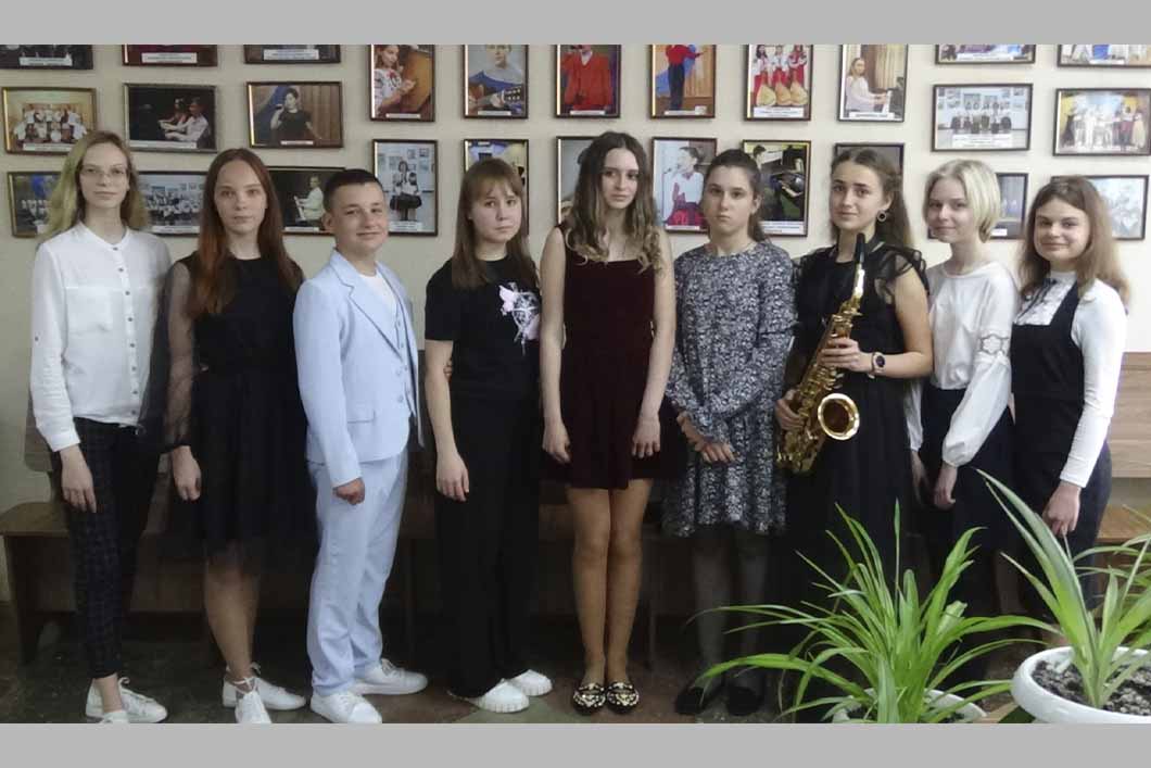 Учасники звітного концерту мистецької школи